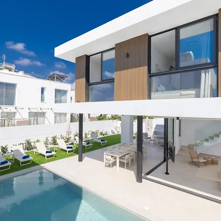 Ocean Whispers Villa *