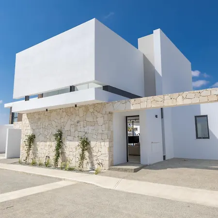 Ocean Whispers Villa *