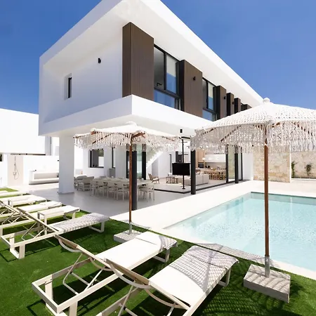 Ocean Whispers Villa *
